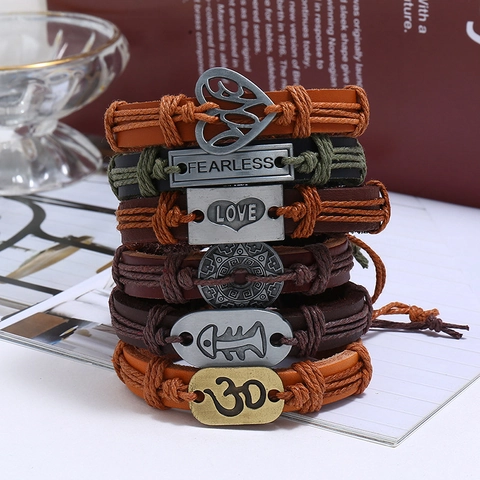 Vintage Rindsleder Geflochtenes Armband Kollektion Mit Legierung Love Fearless Charms Verstellbarer Bohemian Schmuck Für Damen Herren