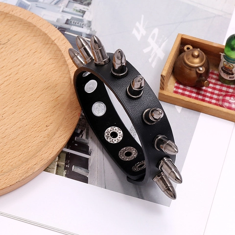 Pulsera con Tachuelas y Picos de Cuero Artificial Negro Punk Rock para Hombre Mujer Joyería Biker Gótica con Hebilla de Metal Ajustable