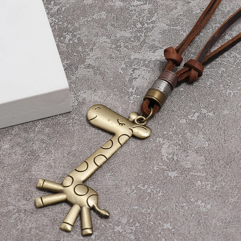 Collana con Ciondolo a Forma di Giraffa in Lega e Pelle di Vacca Vintage Retro Hip Hop Streetwear Gioielli a Catena Lunga per Uomo Donna