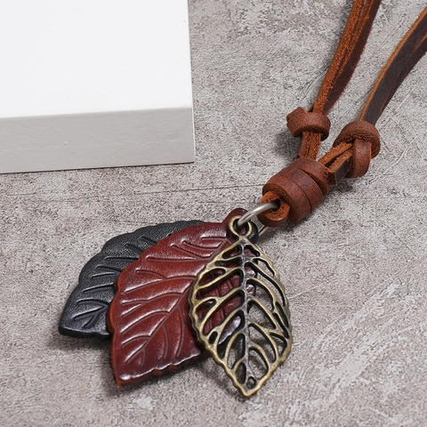 Vintage Cowhide Leather Leaf Pendant Necklace Adjustable Brown Leather Cord Bohemian Retro Jewelry For Men Women Gift