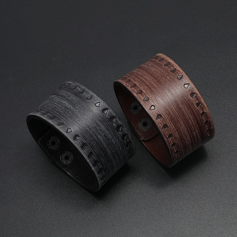 Bracciale in Pelle Larga Punk Vintage per Uomo Cinturino in Pelle di Vacchetta Goffrata Invecchiata Hip Hop Stile Industriale Regolabile