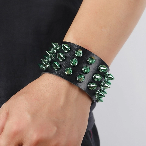Punk Stil Breite Schwarz Kunstleder Armband Mit Dreireihigen Grünen Spike Nieten Verstellbare Druckknopf Manschette Unisex