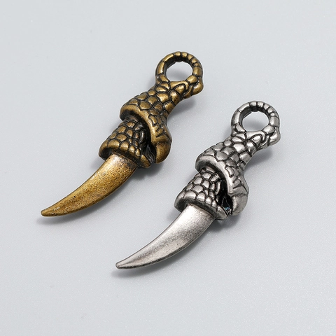 Ciondolo a Forma di Dente di Artiglio di Drago in Lega Vintage Charm Punk DIY per Collana Portachiavi Accessori Gioielli