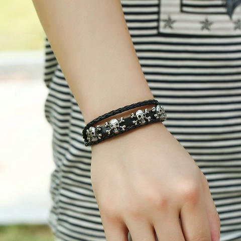 Bracciale Multistrato in Pelle Artificiale Intrecciata Punk Rock per Uomo Donna Charm Teschio in Lega Gioielli Moda Occidentale Gotica
