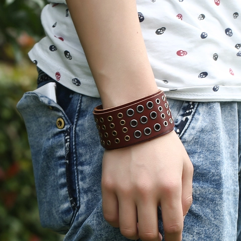 Bracciale Rigido in Pelle di Vacchetta Larga Punk Rock per Uomo Donna Vintage Bracciale Multistrato con Occhielli in Metallo Gioielli