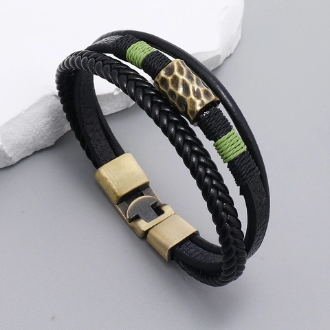 Bracciale Vintage in Pelle Artificiale Intrecciata Multistrato per Uomo Donna Lega Martellata Stile Punk Gioielli a Mano