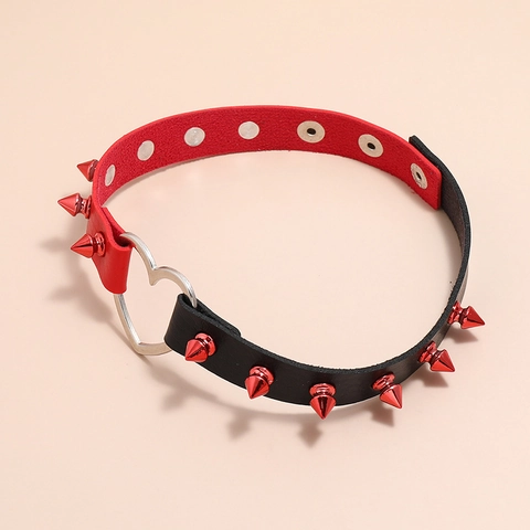 Ras du Cou Punk en Cuir PU avec Cœur et Pointes pour Femme Bicolore Rouge Noir Collier Gothique à Rivets Bijoux Rock Réglable