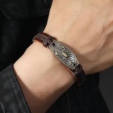 Bracciale in Pelle PU Intrecciata a Mano Retrò Unisex Ciondolo Scorpione in Lega di Bronzo Stile Punk Gioielli