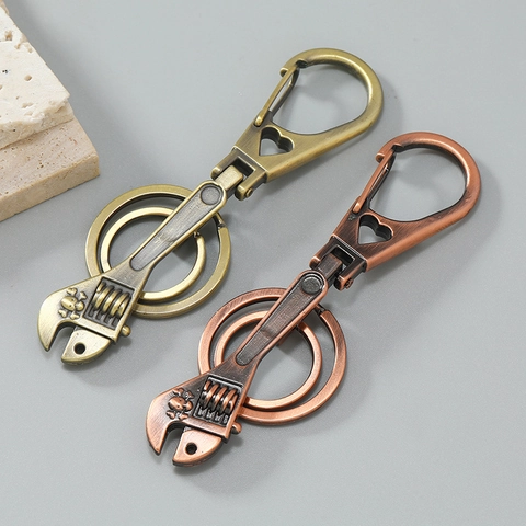 Portachiavi Vintage in Lega di Zinco a Forma di Chiave Inglese Intaglio a Cuore Teschio Punk Ciondolo Metallo Portachiavi Donna Uomo Regalo