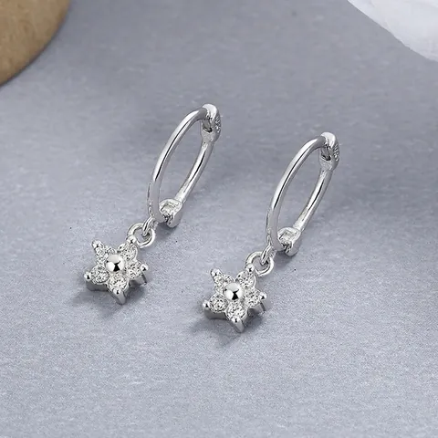 Pendientes de aro de plata de ley S925 con forma de estrella y flor para mujer Pendientes Huggie con diamantes de imitación chapados en platino Joyería de moda Regalo