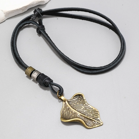 Collana con Ciondolo a Foglia in Pelle di Vacchetta e Lega Retro Catena Maglione Lunga Regolabile Unisex Gioielli Botanici