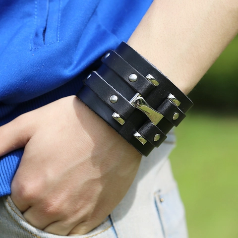 Bracelet en Cuir de Vachette Large Punk pour Hommes Rétro Fait à la Main Alliage Rivets Manchette Bangle Bijoux Rock Noir Brun