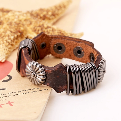 Bracelet en Cuir Large Punk Vintage pour Hommes Femmes Girasol en Cuir de Vache Clous en Métal Manchette Réglable Bijoux Rock