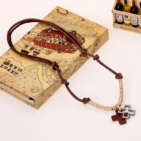 Collana con Pendente a Croce in Pelle di Vacca Fatta a Mano Vintage per Uomo Donna Corda di Canapa Regolabile Lega Gioielli Punk Retro