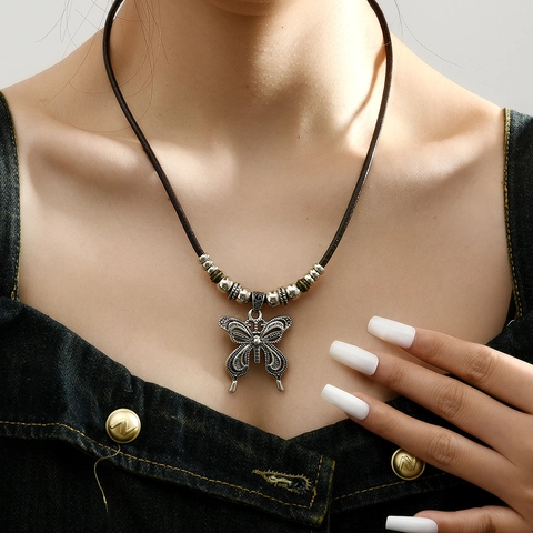 Collana con Ciondolo a Farfalla Vintage Bohemian da Donna Cordino in Pelle di Vacca Marrone Retrò Gioielli in Lega di Zinco Festa