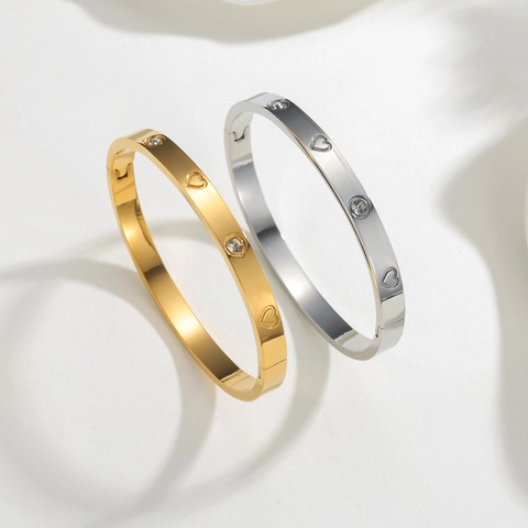 Fashion Stainless Steel Heart Rhinestone Bangle For Women Luxury Electroplated Gold Silver Hollow Heart Pattern Jewelry Bracelet