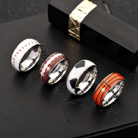 Anello a Fascia in Acciaio al Titanio a Tema Sportivo Motivo Pallacanestro Baseball Calcio Rugby Gioielli di Moda Regalo per Uomo Donna