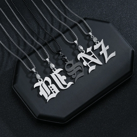 Collana con Ciondolo a Lettera Alfabeto Gotico in Acciaio Inossidabile Lucidato Unisex Hip Hop Streetwear Gioielli Regalo
