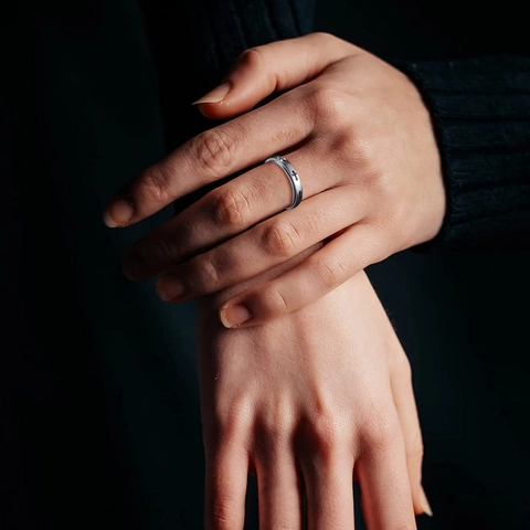 Bague Spinner en Acier Inoxydable pour Hommes Femmes Motif de Croix Rotatif Soulagement de l'Anxiété Band Gothic Minimaliste Bijoux de Mode