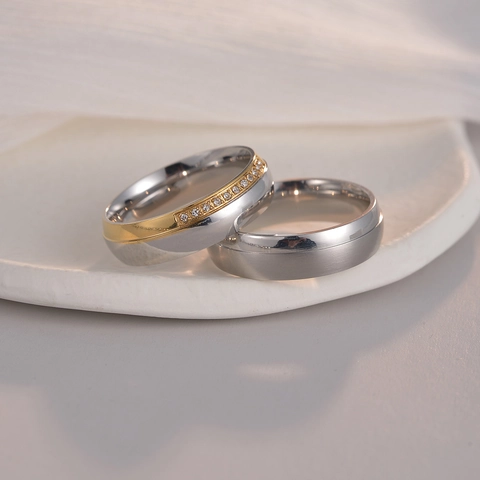 Anillo de Pareja Minimalista de Acero Inoxidable Bicolor Oro Plata Strass Incrustado Pulido Joyería de Moda Anillo