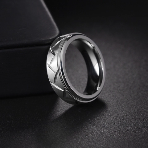 Anello da Uomo in Acciaio al Titanio da 8MM Fascia Geometrica con Scanalatura a V Spazzolata Lucida Stile Punk Gioielli Moda