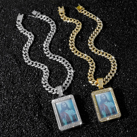 Collana da Uomo in Lega di Zinco Iced Out con Pendente Rettangolare Ritratto di Gesù Catena a Maglie Cubane Strass Gioielli Hip Hop