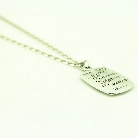 Collar con Colgante Rectangular Grabado Madre e Hija Aleación de Plata Antigua Diseño de Corazón Joyería Regalo Día de la Madre