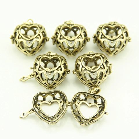 Ciondolo Medaglione a Cuore Cavo in Lega Vintage Bronzo Antico Filigrana Cuore Apribile Charm per Creazione Gioielli Fai da Te