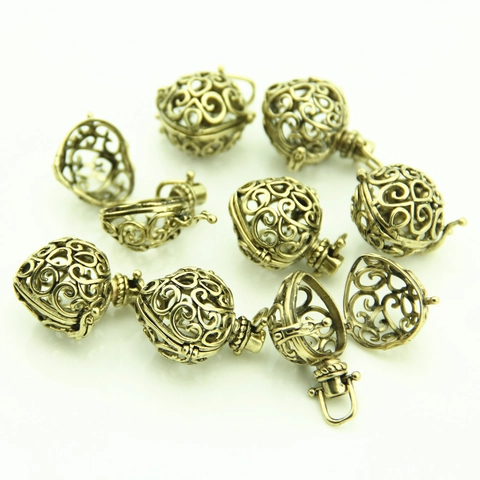 Vintage Alloy Heart Hollow Locket Pendant For Jewelry Making Antique Bronze Openable Heart Charm For DIY Necklace Decoration