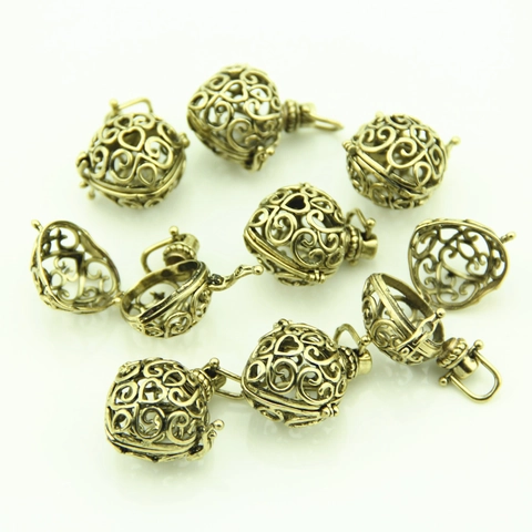 Vintage Alloy Heart Hollow Locket Pendant For Jewelry Making Antique Bronze Openable Heart Charm For DIY Necklace Decoration