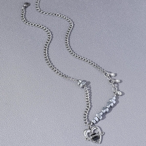Collana con Pendente a Cuore Punk Vintage Tonalità Argento Lega di Zinco Intarsiata con Strass Gioielli per Donna Moda