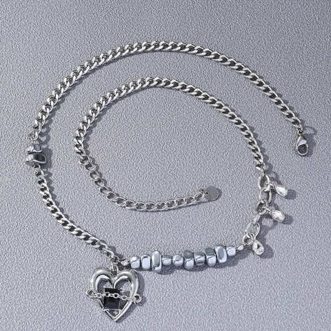 Collana con Pendente a Cuore Punk Vintage Tonalità Argento Lega di Zinco Intarsiata con Strass Gioielli per Donna Moda