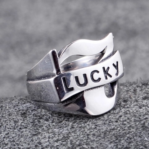 Anillo de Acero Inoxidable Con Letra Lucky y Onda Estilo Punk Vintage Gótico Banda Ancha para Hombre Mujer Joyería Moda