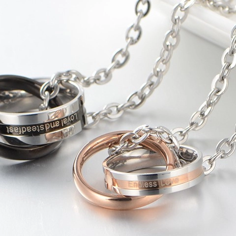 Ciondolo Solo in Acciaio Inossidabile a Due Anelli Intrecciati per Coppia Inciso Loyal Endless Love Pendente per Collana Senza Catena