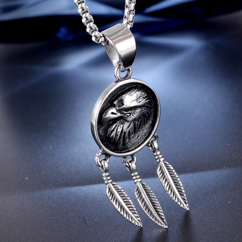 Pendentif Punk Vintage en Acier Inoxydable Relief Tête d'Aigle Avec Trois Plumes Argent Antique Pendentif Seul Sans Chaîne Homme