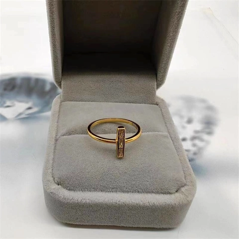 925 Sterlingsilber Gold Vergoldet Geometrischer Ring Für Damen Rechteckiger Strass T Design Mode Pendeln Finger Schmuck