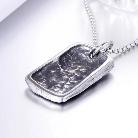 Ciondolo Rettangolare in Acciaio Inossidabile con Teschio a Rilievo per Uomo Punk Gotico Vintage Argento Antico Solo Ciondolo
