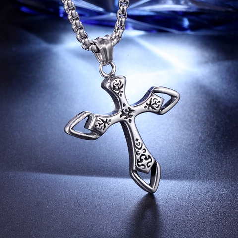 Pendentif Croix Homme en Acier Titane Vintage Motif Relief Gothique Bijoux Totem Tribal Couleur Acier Pendentif Seul
