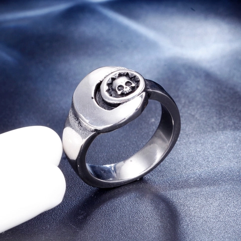 Anillo de Calavera Gótico Punk Vintage para Hombre Acero Inoxidable Titanio Relieve Media Luna Hip Hop Biker Joyería de Moda