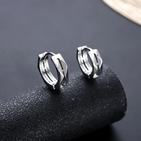 Boucles d'Oreilles Créoles Huggie Géométriques Argentées Facettées Hexagonales Style Hip Hop Bijoux Minimalistes Unisexe