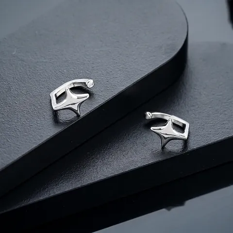 Pendiente de Cartílago de Estrella de Cobre Minimalista Para Mujeres Hombres Sin Perforación Estrella de Cuatro Puntas Meteor Clip de Oreja Joyería