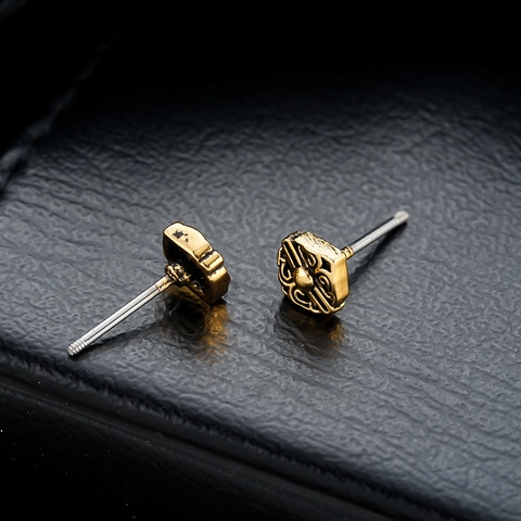 Vintage Auspicious Cloud Copper Stud Earrings For Men Women Retro Geometric Hollow Engraved Square Earrings Fashion Jewelry Gift