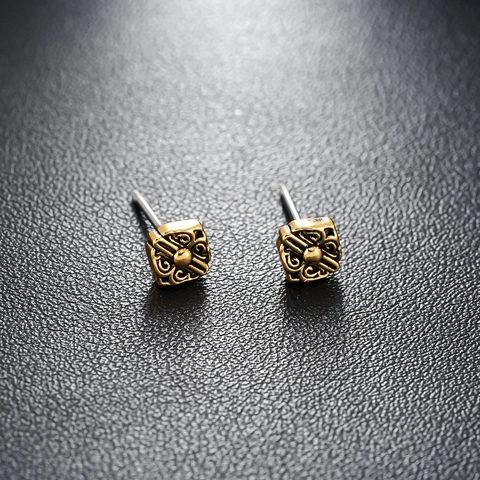 Vintage Auspicious Cloud Copper Stud Earrings For Men Women Retro Geometric Hollow Engraved Square Earrings Fashion Jewelry Gift