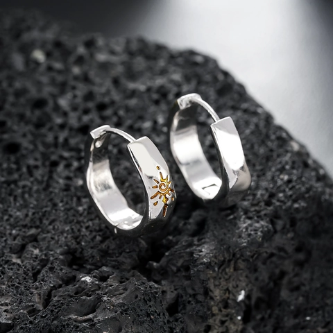 Retro Copper Electroplated Sun Pattern Hoop Earrings For Men Women Vintage Hip Hop Style Huggie Earrings Versatile Jewelry