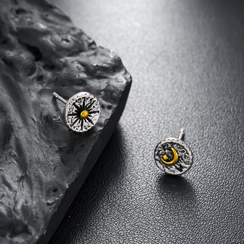 Orecchini a Bottone Sole Luna in Rame Vintage per Uomo Donna Asimmetrici Martellati Argento Antico Oro Gioielli Celesti Regalo