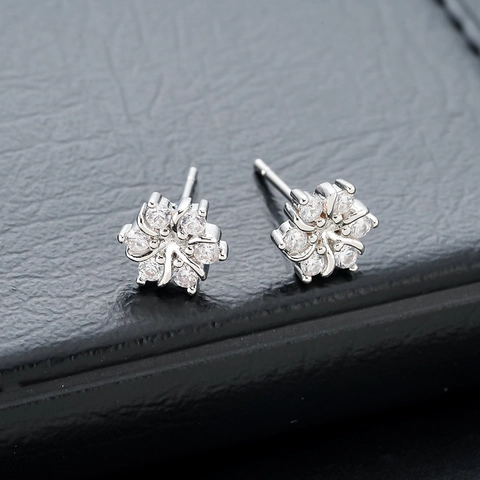 Luxurious Copper Snowflake Stud Earrings With Rhinestone Inlay Minimalist Fashion Unisex Gold Silver Earrings Jewelry Gift