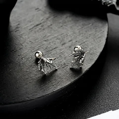 Vintage Titanstahl Ahornblatt Ohrstecker Unisex Mode Silber Oxidiertes Blattmuster Schraubverschluss Ohrschmuck Für Den Alltag