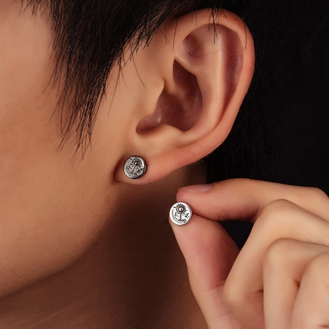 Vintage Copper Sun Moon Star Stud Earrings For Men Women Antique Electroplated Eagle Pattern Retro Punk Hip Hop Ear Jewelry