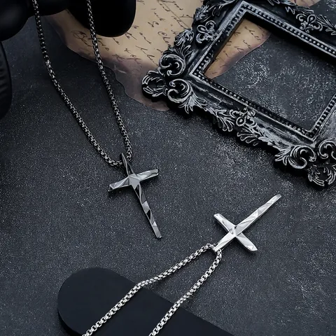 Collar con Colgante de Cruz Retorcida Geométrica de Acero Inoxidable Unisex Gótico Punk Joyería de Moda para Hombres Mujeres