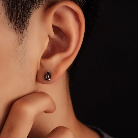 Vintage Stainless Steel Crown Stud Earrings Black Rhinestone Unisex Punk Gothic Style Crown Ear Piercing Jewelry For Men Women